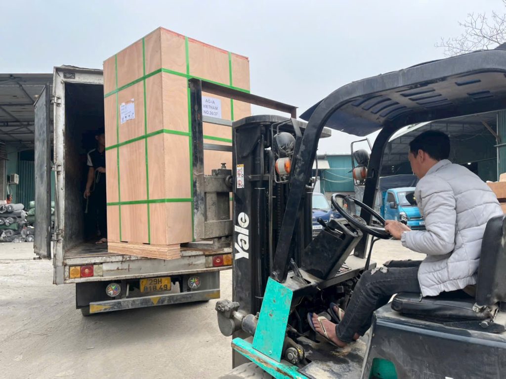 Nên chọn vận tải đường bộ hay đường sắt?