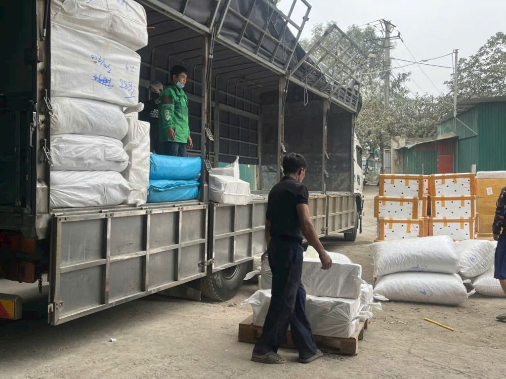 Nên chọn vận tải đường bộ hay đường sắt?