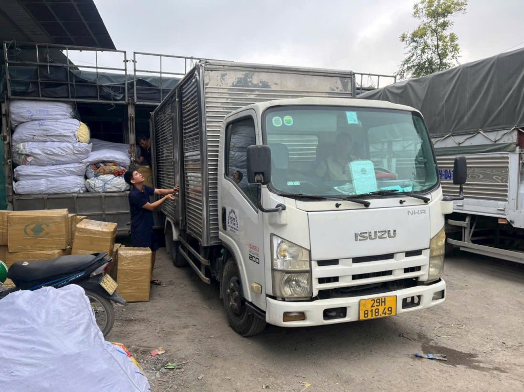 Thuê xe tải hay gửi hàng ghép thì tốt hơn?